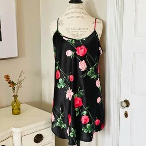 Vintage classy sexy floral black lingerie with red and pink roses 🌹 🌷🌱🖤